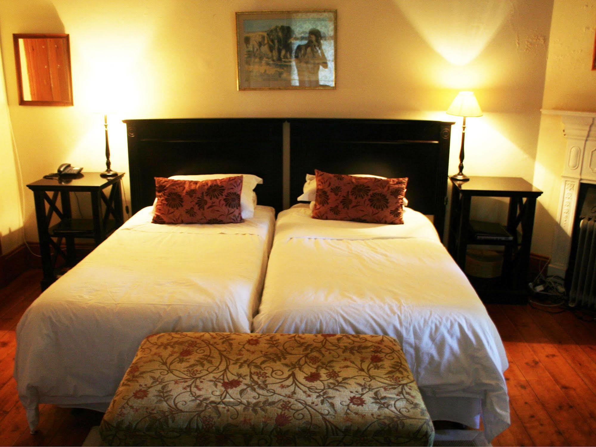 Leeuwenbosch Country House - Amakhala Game Reserve Bagian luar foto